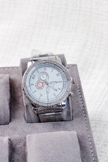 ساعات انيقة